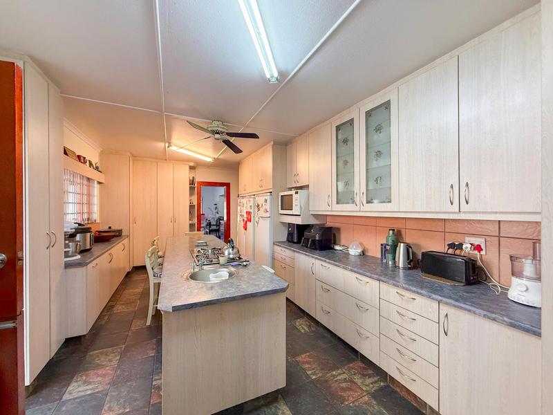 6 Bedroom Property for Sale in Denneoord Western Cape